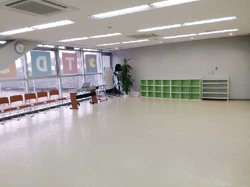 大型「スタジオスマイル」